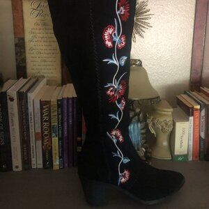 Carlos Santana Women’s Tall Black Suede Boots SZ: 9M, Floral, Embroidered New